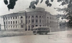 Изображение - ИСТОРИЯ ГОРОДА В ФОТОГРАФИЯХ: Здание бывшего Совнархоза в Йошкар-Оле